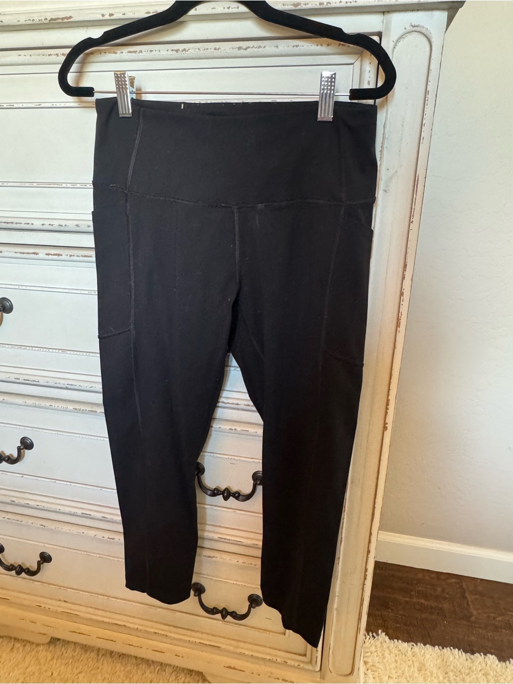 VS Black High-Waist Capri Yoga Pants